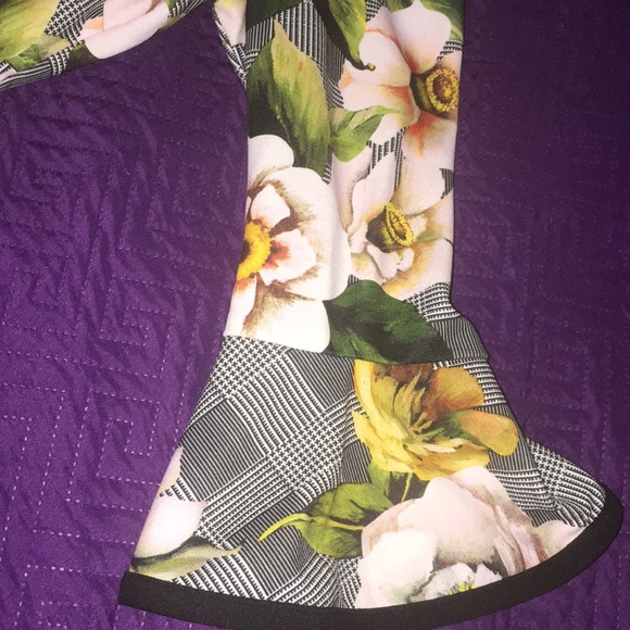 Flowered / striped pattern dress - Picture 2 of 3